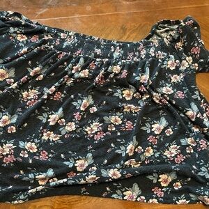 GENTLY WORN American Eagle Soft & Sexy Floral Top Size Large